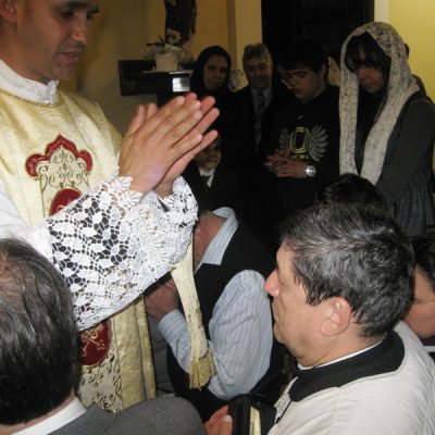 Recibiendo la bendición sacerdotal - Sao Pablo Brasil